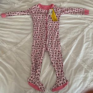 The Children’s Place, 18-24 footed onesie, pink, XOXO MOM & DAD throughout